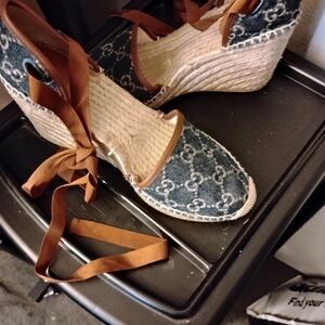 GUCCI TIE UP THE LEGS SHOES